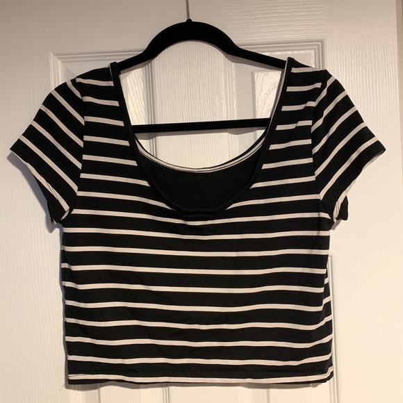 Mossimo large striped crop top -barely worn - Picture 3 of 5